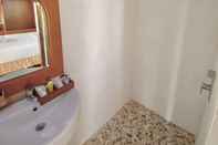 In-room Bathroom Chrome Hotel & Resort Solo