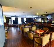 Bar, Cafe and Lounge 6 Losari Roxy Hotel Jakarta