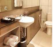 Toilet Kamar 2 Ivory Hotel Bandung