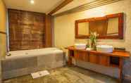 In-room Bathroom 4 The Kampung Ubud Villa