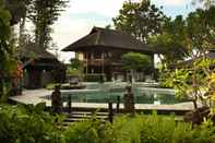 สระว่ายน้ำ Alindra Villas and Spa