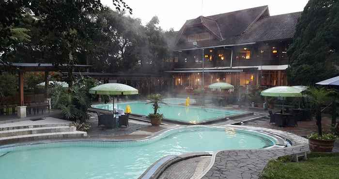 Kolam Renang Sari Ater Hotel