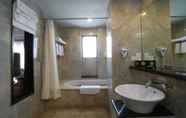 In-room Bathroom 5 The Lokha Legian Resort & Spa