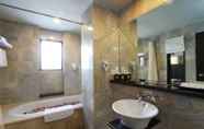 In-room Bathroom 7 The Lokha Legian Resort & Spa