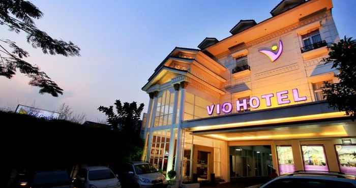 Bên ngoài Hotel Vio Surapati