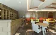 Quầy bar, cafe và phòng lounge 6 Dalton Makassar