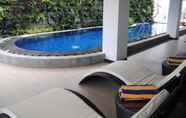 Swimming Pool 2 DBest Hotel Pasar Baru Bandung