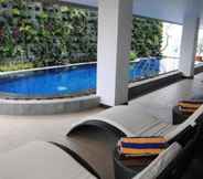 Swimming Pool 2 DBest Hotel Pasar Baru Bandung