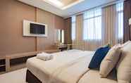 Bedroom 2 Urbanview Hotel Newton Riau Bandung by RedDoorz