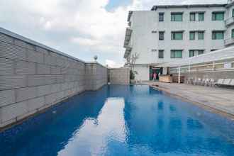 ภายนอกอาคาร 4 Urbanview Hotel Newton Riau Bandung by RedDoorz