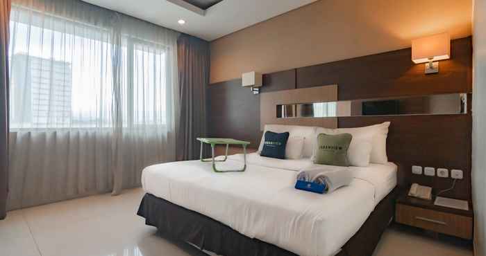 Phòng ngủ Urbanview Hotel Newton Riau Bandung by RedDoorz