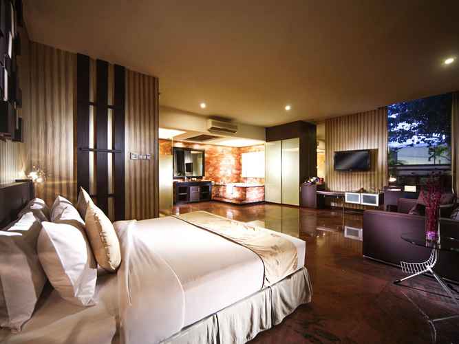 BEDROOM FM7 Resort Hotel – Bandara Jakarta Airport