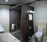 In-room Bathroom 5 Hotel Gowongan Inn Malioboro