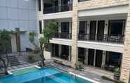 Swimming Pool 6 Bintang Mulia Hotel