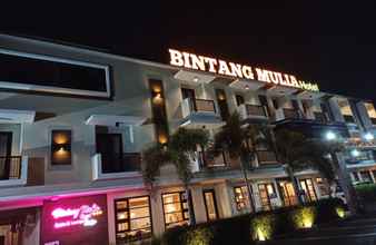 Bên ngoài 4 Bintang Mulia Hotel