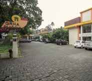 Exterior 2 Super OYO Collection O 295 Grha Ciumbuleuit Guest House