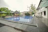 Swimming Pool Super OYO Collection O 295 Grha Ciumbuleuit Guest House