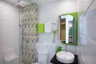 In-room Bathroom MaxOneHotels.com @ Belstar Belitung