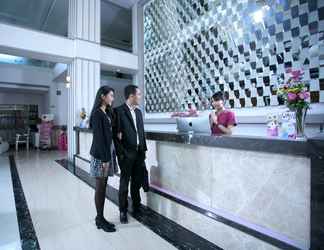 Lobi 2 Shakti Hotel Bandung