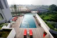 Swimming Pool Shakti Hotel Bandung