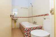 Toilet Kamar Nakula Guest House