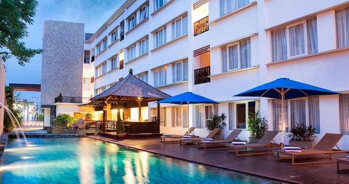 สระว่ายน้ำ Natya Hotel Kuta