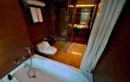 Toilet Kamar 4 Amaroossa Suite Bali