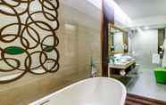 In-room Bathroom 7 Merusaka Nusa Dua