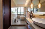 In-room Bathroom 4 Merusaka Nusa Dua