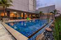 Swimming Pool The Square Surabaya Hotel