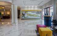 Lobi 4 Hotel Savoy Homann