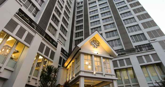 Luar Bangunan Grand Darmo Suite by AMITHYA