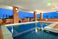 Swimming Pool Best Western Plus Makassar Beach