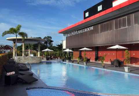 Swimming Pool Grand Hatika Hotel Belitung