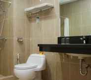 In-room Bathroom 4 Grand Hatika Hotel Belitung