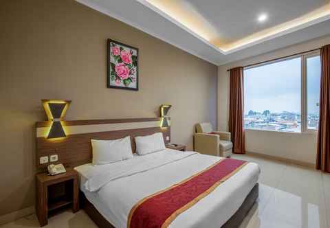 Kamar Tidur Raffleshom Hotel