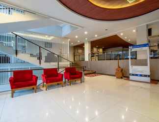 Lobi 2 Raffleshom Hotel