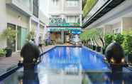 Swimming Pool 4 Ohana Hotel Kuta