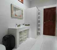 Toilet Kamar 7 Bon Nyuh Bungalows