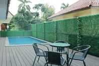 Kolam Renang Sofyan Hotel Cut Meutia Family Friendly