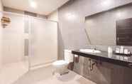 In-room Bathroom 6 Saka Hotel Medan