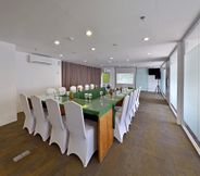 Functional Hall 4 Whiz Hotel Pemuda Semarang