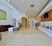 Lobby 2 Whiz Hotel Pemuda Semarang