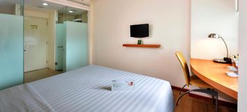 Bedroom 3 Whiz Hotel Malioboro Yogyakarta