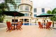 Swimming Pool Golden Palace Hotel Lombok