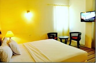 Bedroom 4 Grand Putri Wisata Hotel