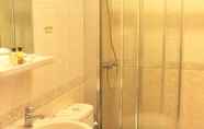 Toilet Kamar 6 The Majesty Hotel