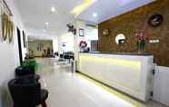 Lobby 6 Laxston Hotel Yogyakarta