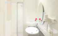 Toilet Kamar 6 J Hotel Soekarno Hatta