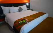 In-room Bathroom 3 J Hotel Soekarno Hatta